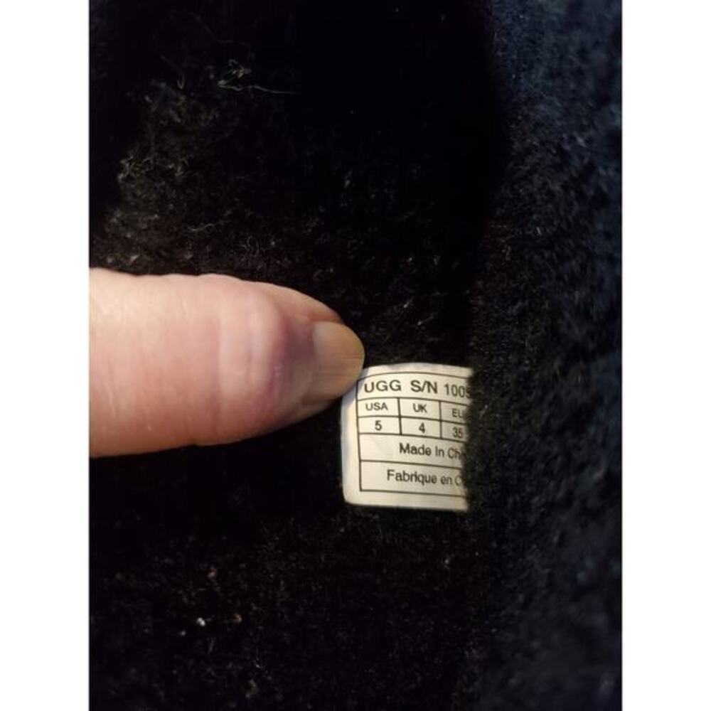 UGG Boots Sz 5 Larynn Tall Black Suede Fur Lined Ugg Rhinestone‎ Charms - Picture 6 of 7